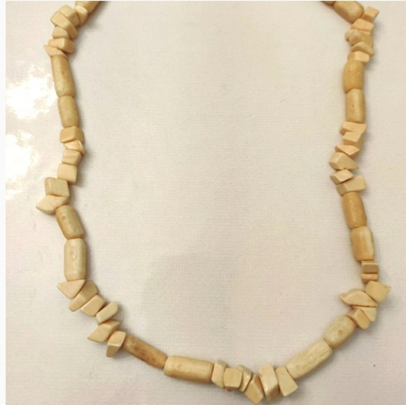 Vintage tribal bone 🦴 necklace in EUC - Picture 10 of 10